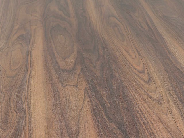 117 m2 laminaat plank - 1380 x 193 x 8+2 mm - afbeelding 1 van  4