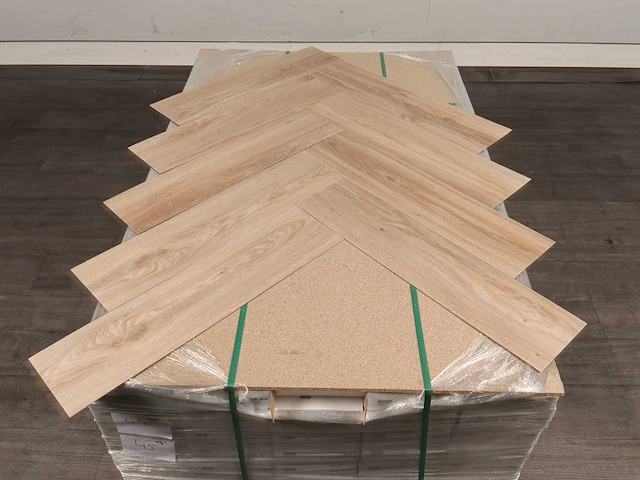 117 m2 pvc dryback visgraat - 632 x 158 x 2,5 mm - afbeelding 3 van  4
