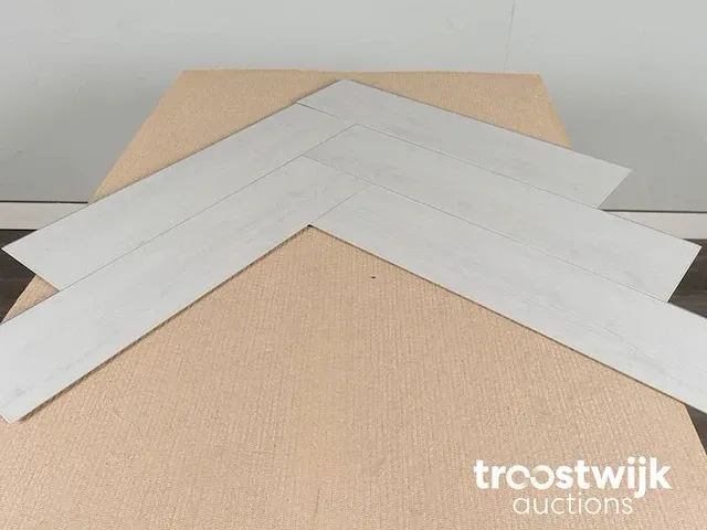 117 m2 spc pvc-click visgraat met ondervloer - 610 x 150 x 6 mm - afbeelding 3 van  4