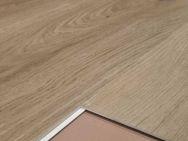 118 m2 pvc spc click plank - 820 x 228 x 4 mm - afbeelding 2 van  3