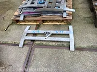 11x gegalvaniseerde voet t.b.v. verkeersbord - afbeelding 2 van  3