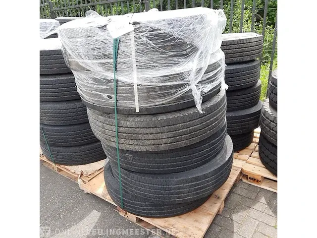 11x vrachtwagenband michelin, xze2+ - afbeelding 1 van  5