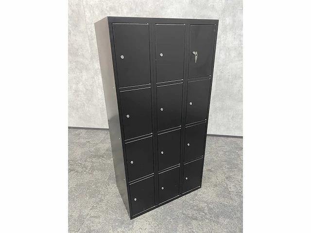 12-deurs lockerkast zwart met sleutels - afbeelding 7 van  7
