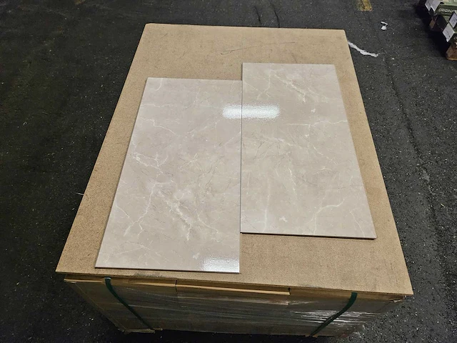 12 m2 laminaat tegel - 810 x 400 x 8 mm - afbeelding 3 van  3