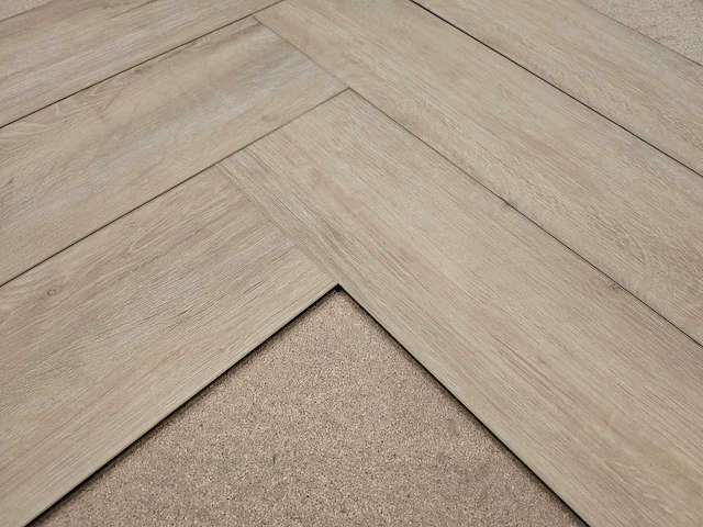 12 m2 pvc spc click visgraat - 610 x 150 x 6 mm - afbeelding 2 van  3