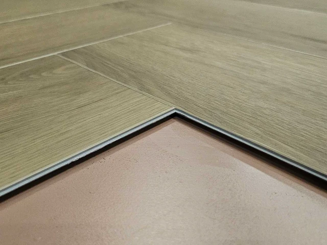 12 m2 pvc spc click visgraat - 750 x 150 x 6 mm - afbeelding 2 van  3