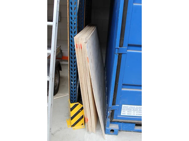 12 multiplex platen met afmeting 244 x 122 cm. - afbeelding 2 van  2