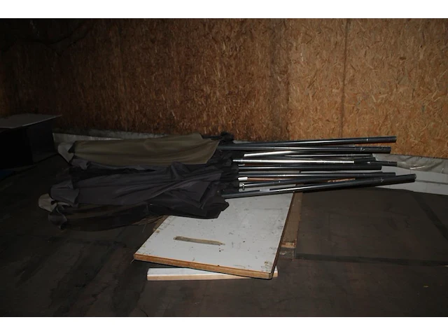 12 parasols met doorsnede circa 3 meter. - afbeelding 1 van  1