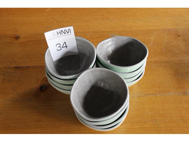 12 schaaltjes met doorsnede circa 12 cm. - afbeelding 1 van  2