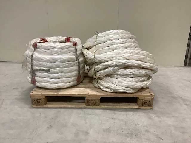 12 strengs dyneema touw circa 44mm. 50m (2x) - afbeelding 1 van  4