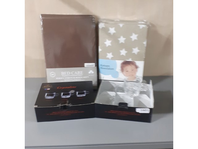 12 theeglazen, 2 matrahoezen 90x200, 2 kinderdekbedovertrekken (d1601) - afbeelding 1 van  3