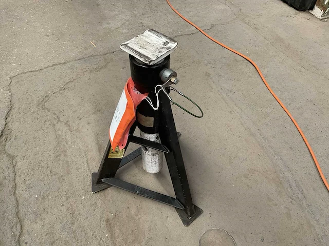 12 ton assteun (2x) - afbeelding 1 van  4