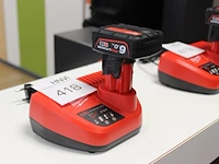 12 volt accu milwaukee 6.0 ah met lader - afbeelding 1 van  2