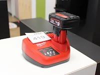 12 volt accu milwaukee 6.0 ah met lader - afbeelding 1 van  2