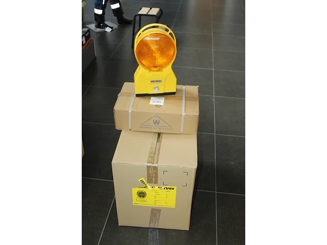 12 waarschuwing/afzetlampen in doos weams incl. accu's - afbeelding 2 van  4