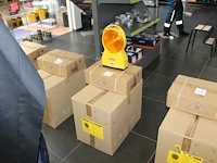 12 waarschuwing/afzetlampen in doos weams incl. accu's - afbeelding 1 van  3