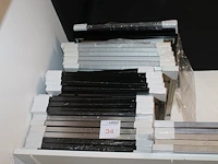 12 zwarte en 10 aluminiumkleurige fotolijsten 40 x 40 cm. - afbeelding 1 van  3