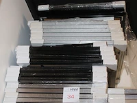 12 zwarte en 10 aluminiumkleurige fotolijsten 40 x 40 cm. - afbeelding 2 van  3