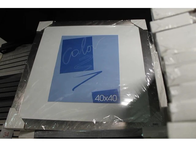 12 zwarte en 10 aluminiumkleurige fotolijsten 40 x 40 cm. - afbeelding 3 van  3