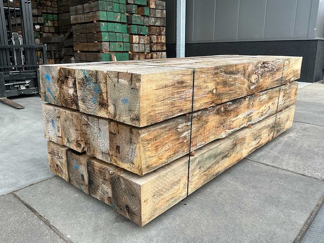 120 balken radiata pine 300x30x30 reclaimd wood - afbeelding 1 van  14