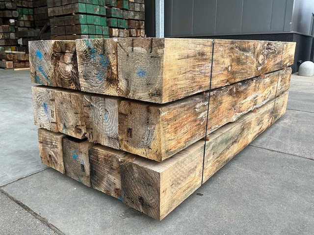 120 balken radiata pine 300x30x30 reclaimd wood - afbeelding 11 van  14