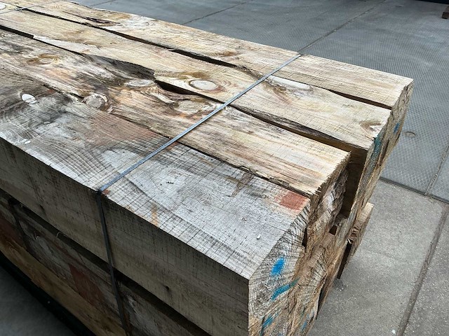 120 stuks radiata pine 300x30x30 reclaimd wood - afbeelding 4 van  14