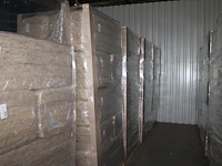 120 verpakkingen hennepvezelisolatie 57 x 120 x 12 cm (27.6 m2) met isolatiewaarde rs 3.0 op 12 pallets. - afbeelding 1 van  3