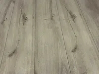 121 m2 nature laminaat - 1380 x 246 x 8 mm - afbeelding 3 van  4
