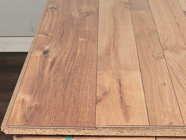 122 m2 laminaat plank - 1383 x 193 x 8 mm - afbeelding 2 van  4