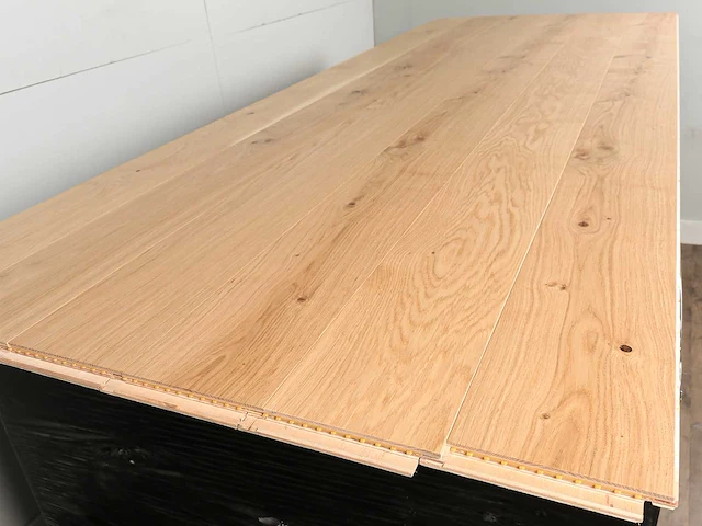 124 m2 parket eiken xl mutliplank - 2420 x 151 x 15 mm - afbeelding 1 van  4