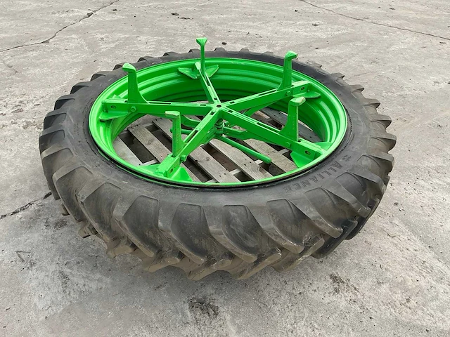 12.4r46 alliance a-350 band met velg - afbeelding 4 van  10