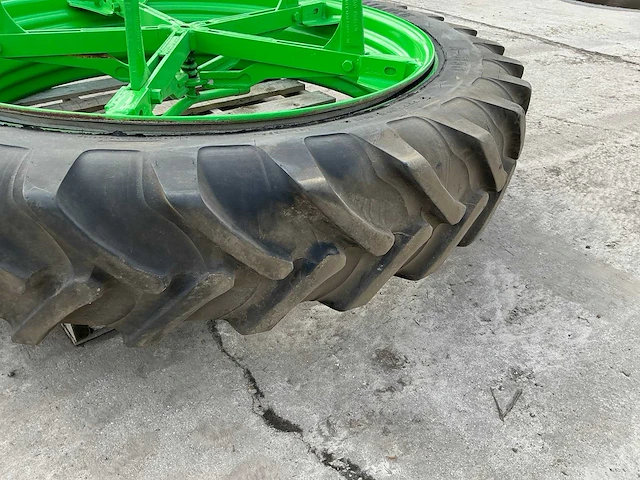 12.4r46 alliance a-350 band met velg - afbeelding 7 van  10