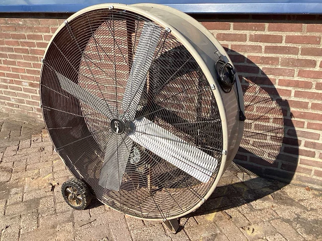 125 cm diameter - ventilator - afbeelding 1 van  4