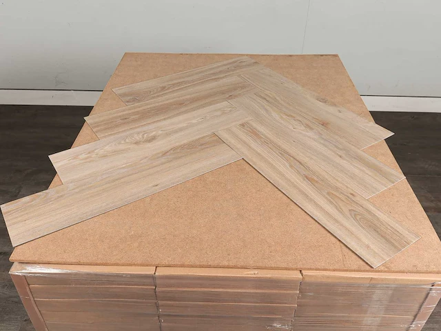 129 m2 pvc dryback visgraat - 632 x 158 x 2,5 mm - afbeelding 3 van  4