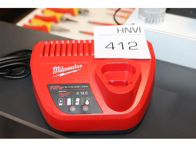 12v acculader milwaukee - afbeelding 1 van  1