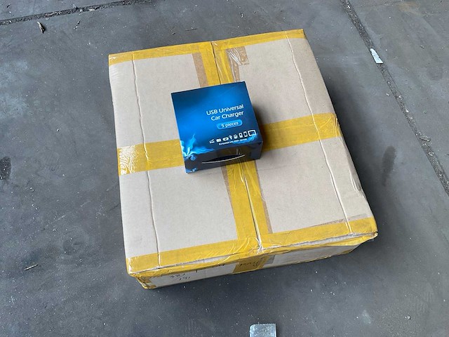 12v usb auto oplader (105x) - afbeelding 1 van  4