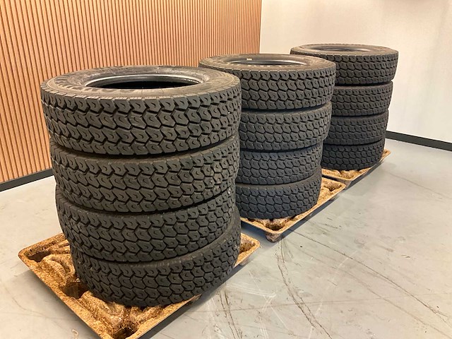 12x 275/70 r22.5 continental vrachtwagenband - afbeelding 3 van  7