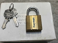 (12x) hangslot keyman / yale + 2 sleutels / gelijk sluitend - afbeelding 1 van  1