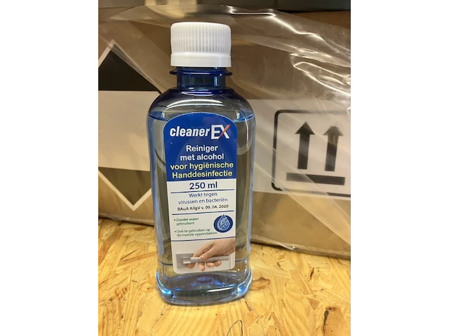 12x reiniger met alcohol prod.datum 21 05 2020 - afbeelding 1 van  5