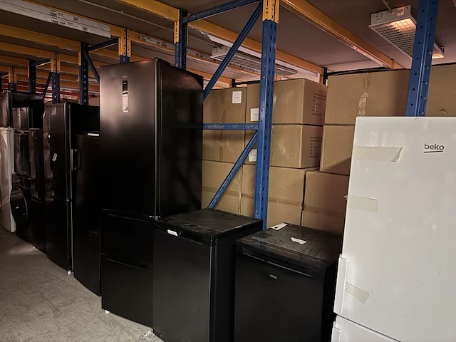 13x wasmachine's, koel-vriescombinatie's, minibars, vriezers beko, chiq - afbeelding 1 van  7