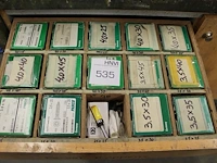 14 aangebroken dozen met schroeven in diverse maten en uitvoeringen. - afbeelding 1 van  1