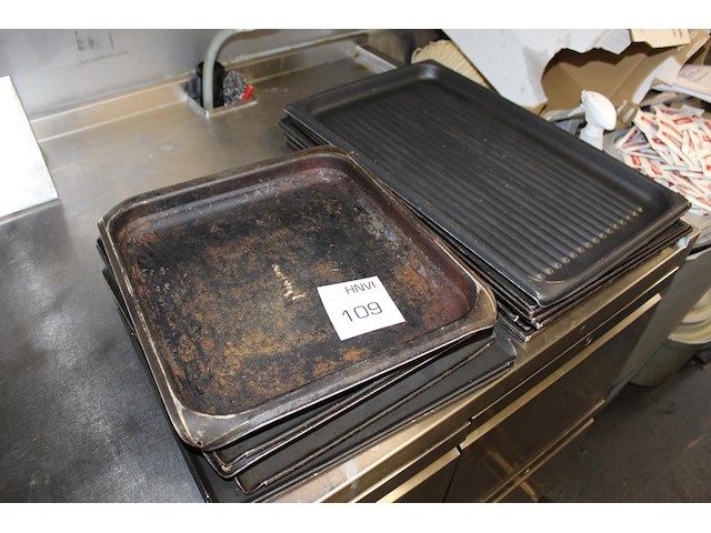 14 bakplaten in diverse maten en uitvoeringen - afbeelding 1 van  2