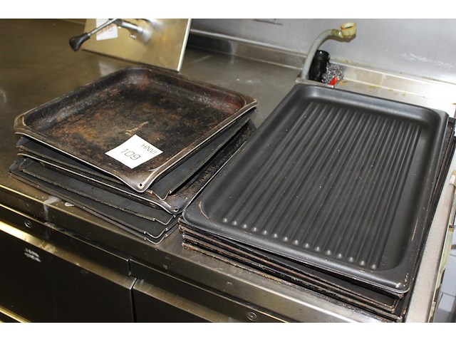 14 bakplaten in diverse maten en uitvoeringen - afbeelding 2 van  2