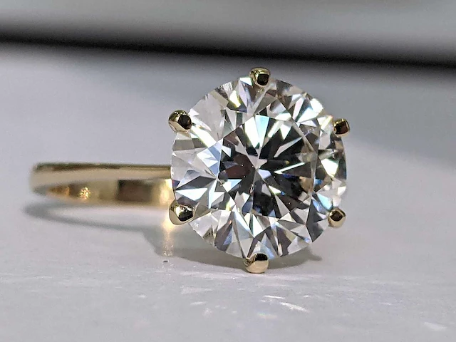 14 karaat geel gouden ring met 4,02 crt. diamant f vs1 igi gecertificeerd - afbeelding 5 van  9