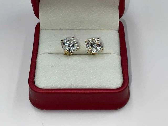 14 karaat geelgouden oorstekers met 6,07 crt. diamant. - afbeelding 1 van  6