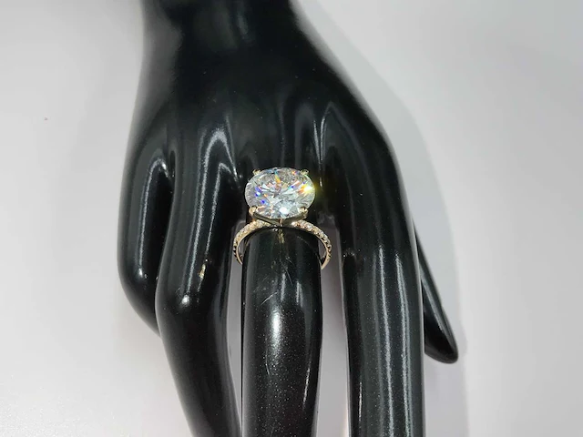 14 karaat geelgouden ring met 6,73 crt. diamant - afbeelding 1 van  9