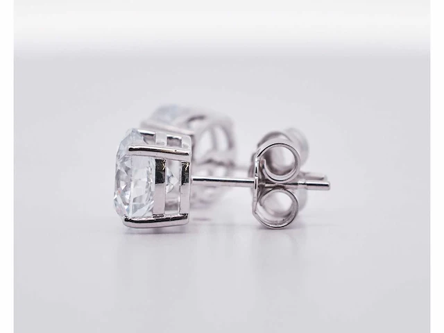 14 karaat witgouden oorstekers met 3,22 crt. diamant - afbeelding 6 van  7