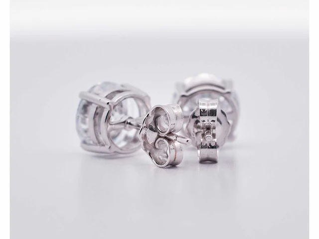 14 karaat witgouden oorstekers met 3,22 crt. diamant - afbeelding 7 van  7