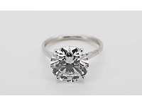 14 karaat witgouden ring met 8,01 crt. diamant