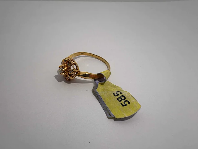 14 karaats geelgouden ring met 0,15kt diamant - afbeelding 1 van  3